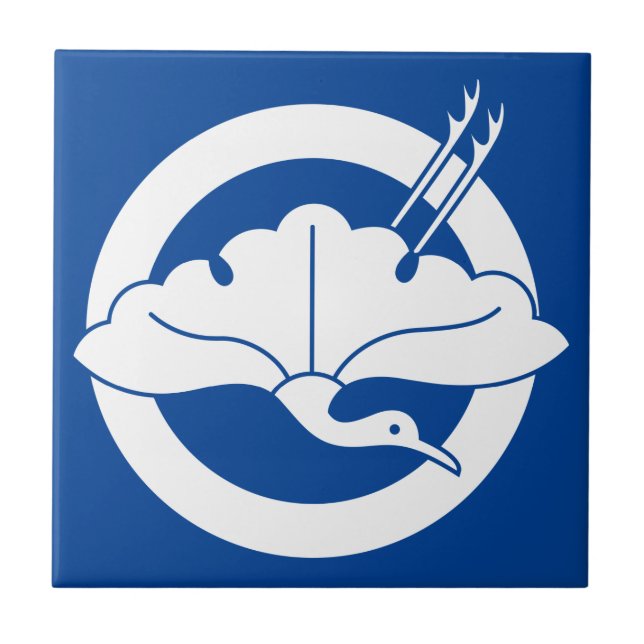 Crane-shaped ginkgo leaf on circle tile (Front)