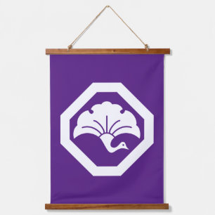 Crane-shaped ginkgo leaf on tray hanging tapestry