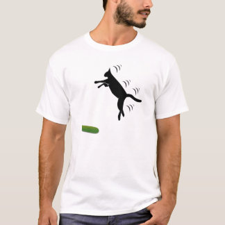 CRAZY CAT SCARED OF CUCUMBER JUMPS OUT OF THE WAY T-Shirt
