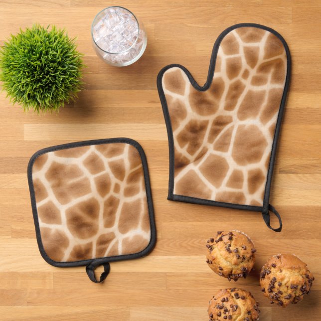 Cream Brown Giraffe Animal Print Oven Mitt & Pot Holder Set (Top Down)