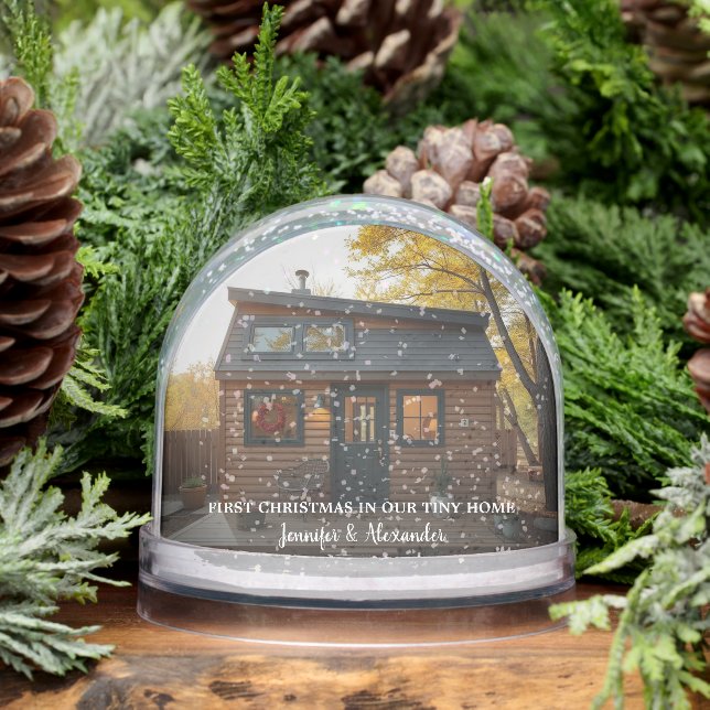 Create your own first christmas in our tiny home snowglobe (Winter)