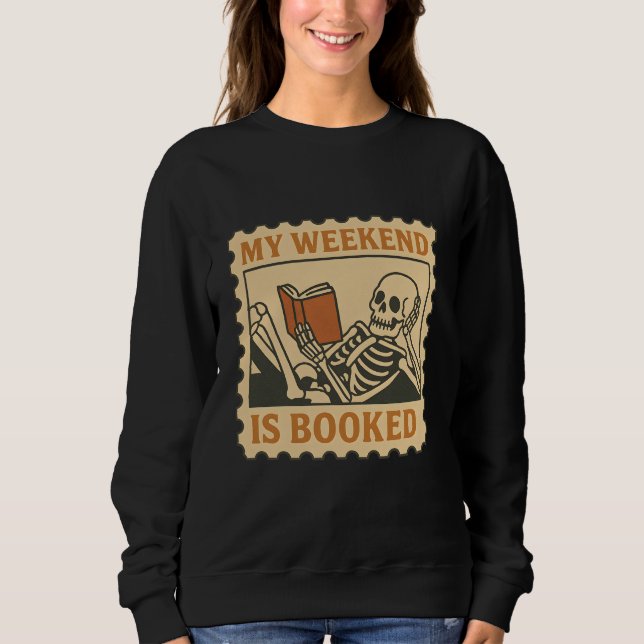 Creepin’ It Real – Skeleton Book Lover Halloween  Sweatshirt (Front)