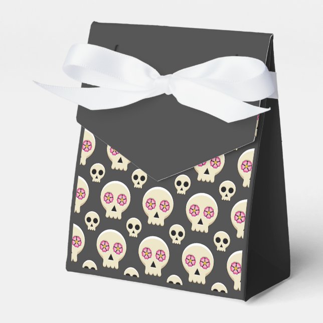 Creepy Cute Kawaii Goth Skull with Flowers Pattern Favour Box (Front Side)