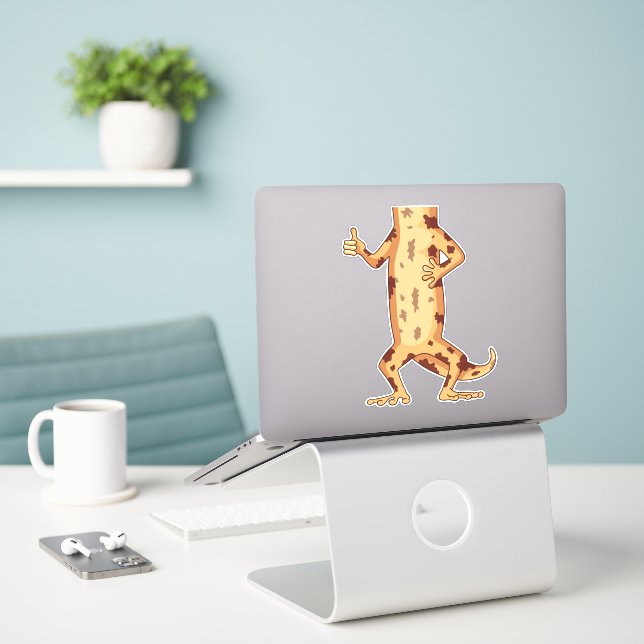 CRESTED GECKO BODY (Laptop On Desk)