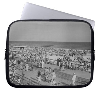 Crowd on Beach Laptop Sleeve
