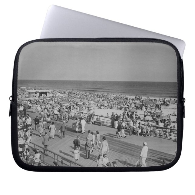 Crowd on Beach Laptop Sleeve (Front)