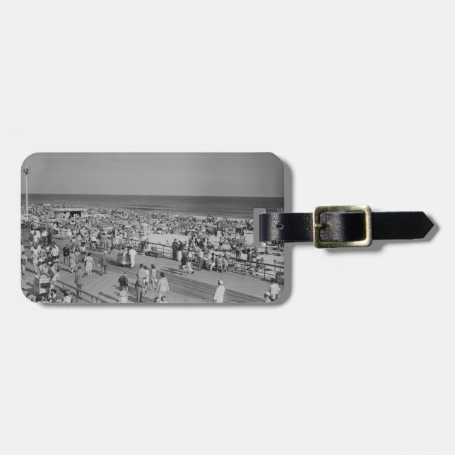 Crowd on Beach Luggage Tag (Front Horizontal)