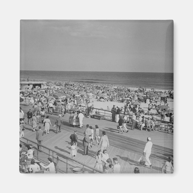 Crowd on Beach Magnet (Front)