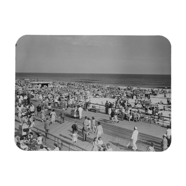Crowd on Beach Magnet (Horizontal)