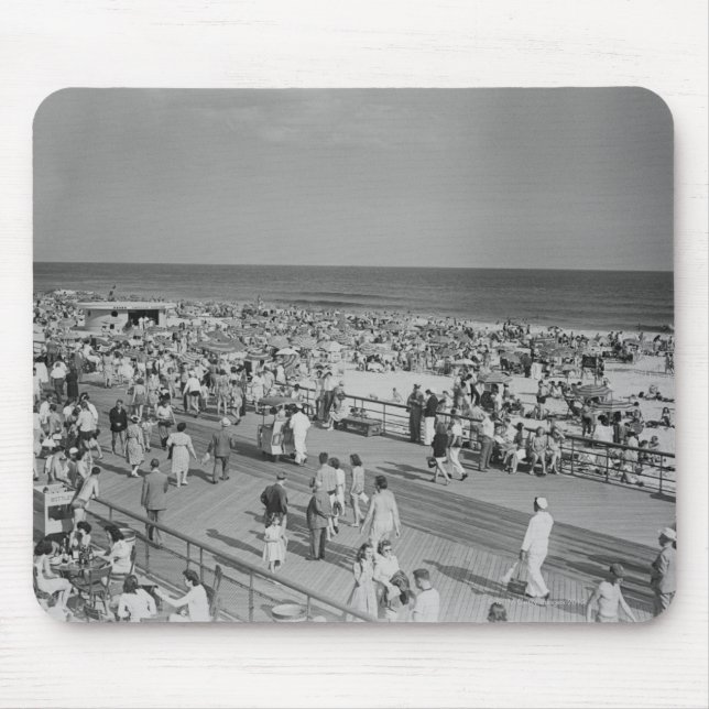 Crowd on Beach Mouse Mat (Front)