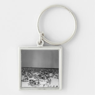 Crowded beach key ring