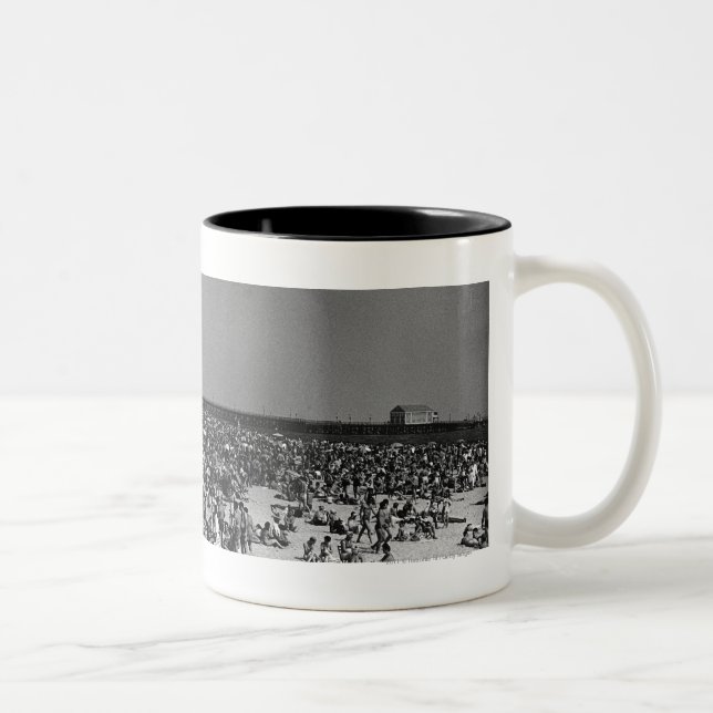 Crowded beach Two-Tone coffee mug (Right)