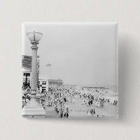 Crowds on esplanade
