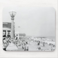 Crowds on esplanade