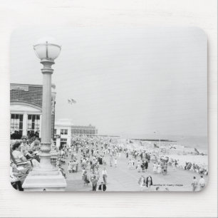Crowds on esplanade mouse mat