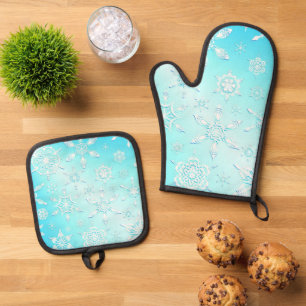 Crystal Snowflakes Pattern Oven Mitt & Pot Holder Set