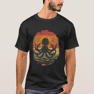 Cthulhu Sea Creature Sunset Artwork Kraken Sea Oce T-Shirt