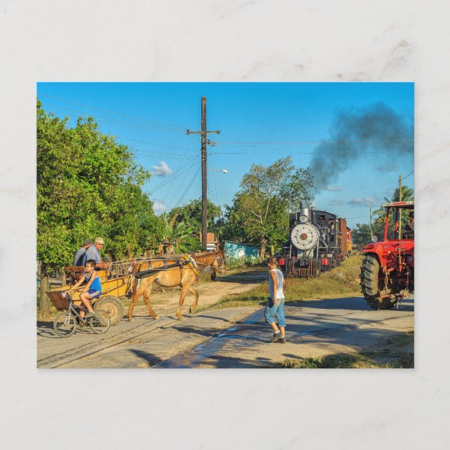 Cuba: Busy railroad crossing. Postcard (Front)