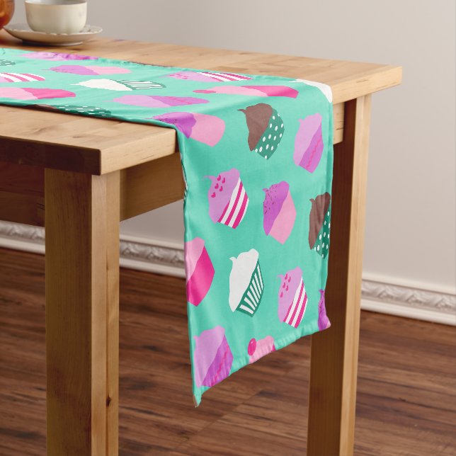 Cupcakes table runner (In Situ)