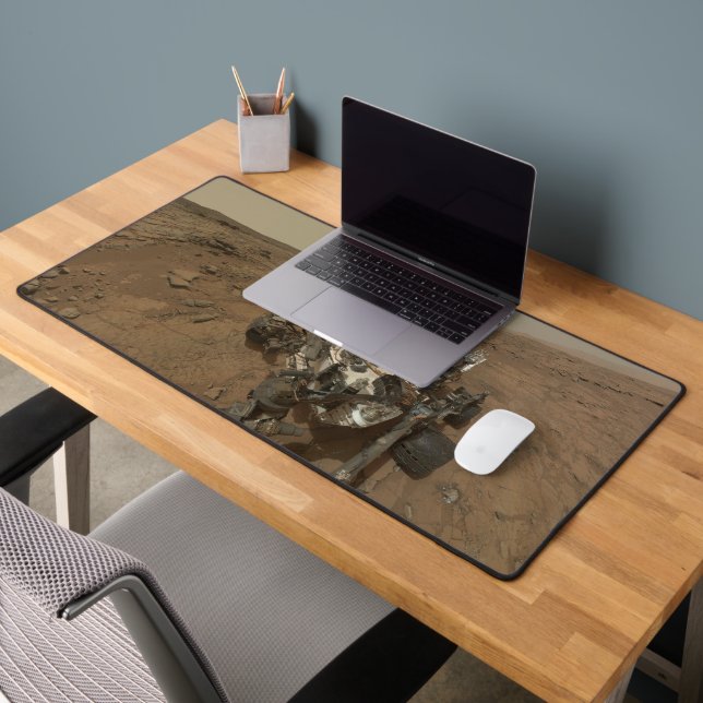 Curiosity Rover On The Surface Of Mars. Desk Mat (Office 2)