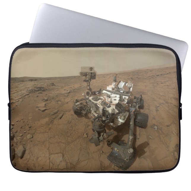 Curiosity Rover On The Surface Of Mars. Laptop Sleeve (Front)