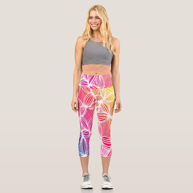 Curved rainbow lines capri leggings (Front)