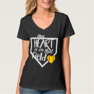 Custom MY HEART IS ON THAT FIELD Mum Softball V-nc T-Shirt