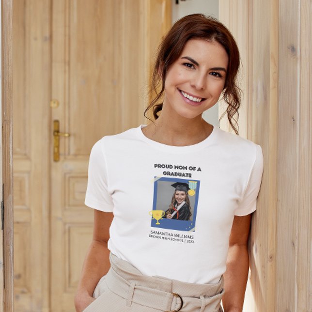 Custom Photo Name Proud Mum of Graduate Graduation T-Shirt (Creator Uploaded)