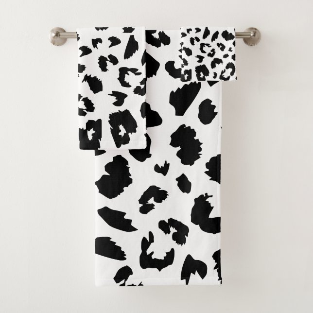 Customisable leopard print bath towel set (Insitu)