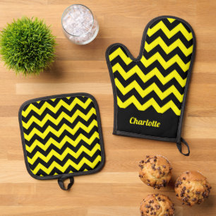 Customisable yellow and black chevron pattern oven mitt & pot holder set