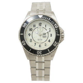 Customise this sporty vintage design watch
