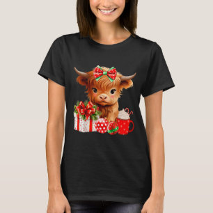 Cute Baby Highland Cow Merry Christmas Farmer Cow  T-Shirt