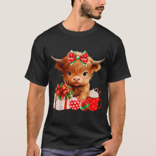 Cute Baby Highland Cow Merry Christmas Farmer Cow  T-Shirt