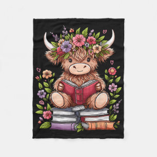 Cute Baby Highland Cow With Reading Book Bookworm Fleece Blanket