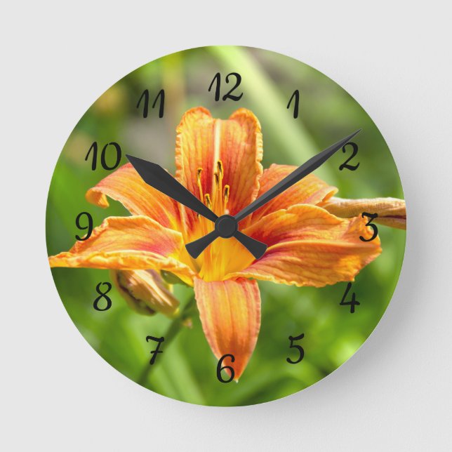 Cute big Lily flower photo Round Clock (Front)