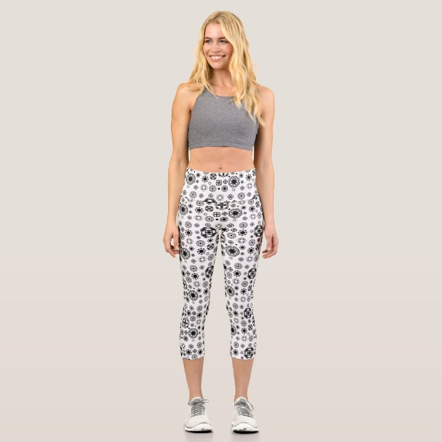 Cute black white arabesque decorative pattern capri leggings (Front)