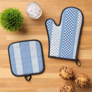 Cute blue and white modern trendy hearts oven mitt & pot holder set