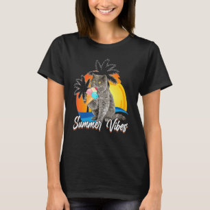 Cute British Shorthair Cat Eat Ice Cream Cone Summ T-Shirt