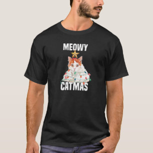 Cute cat with fairy lights Meowy Catmas T-Shirt