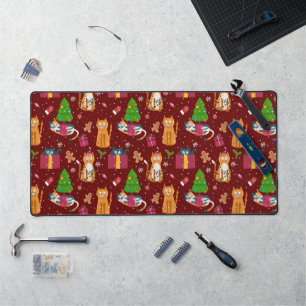 Cute Christmas cats pattern Desk Mat