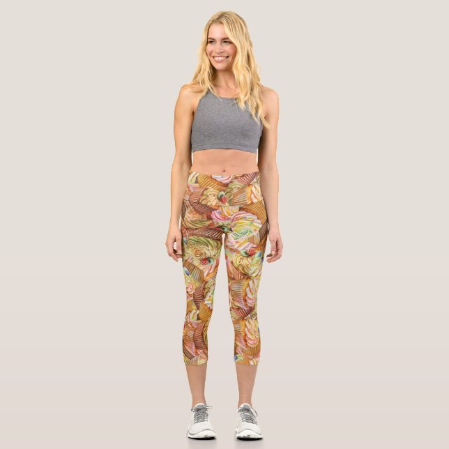 Cute Cupcake Pattern, Cupcake Background Pattern Capri Leggings (Front)