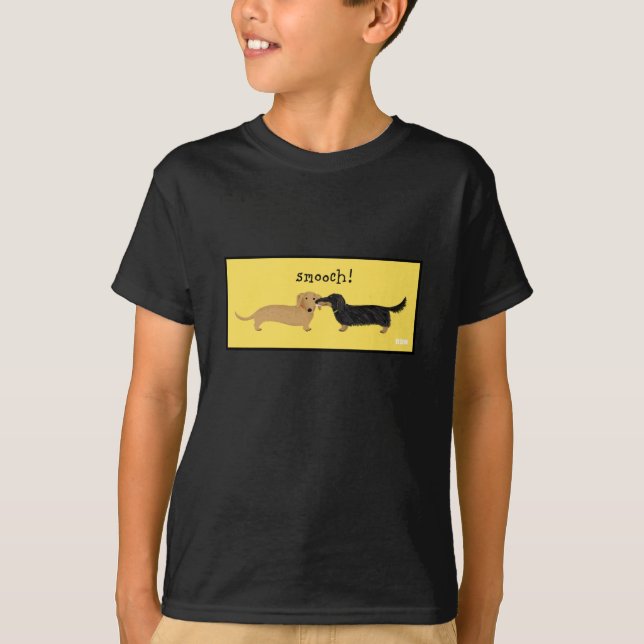 Cute Dachshunds Smooch | Wiener Dogs Love T-Shirt (Front)