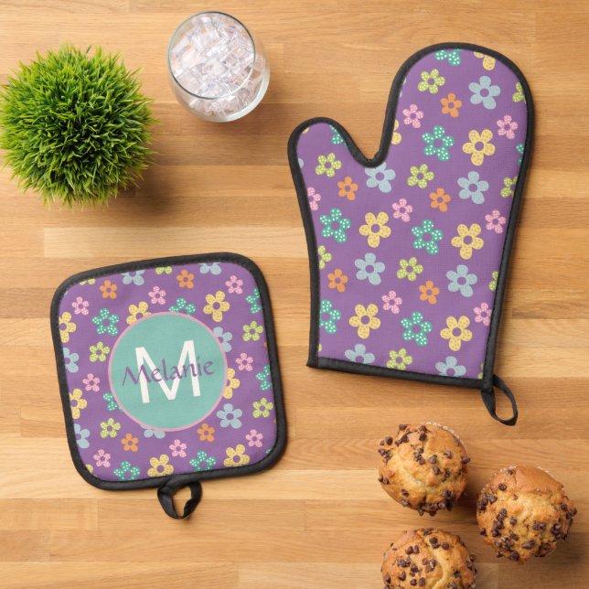Cute Dotty Flower Pattern Purple Personalised Oven Mitt & Pot Holder Set (Top Down)