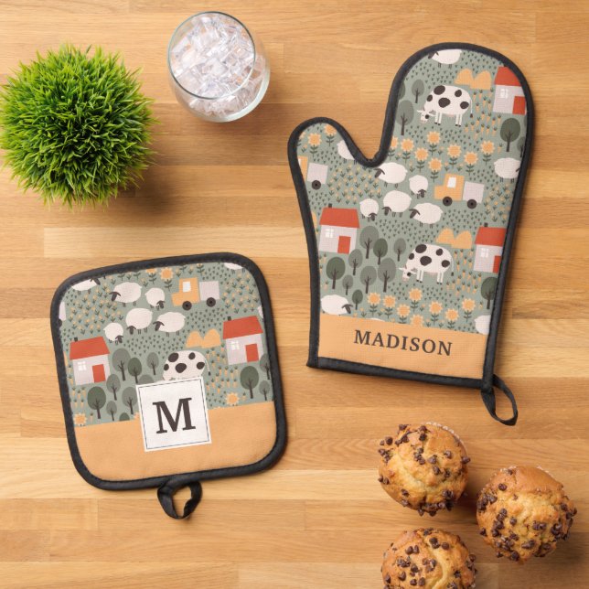 Cute Farm Scene Pattern Oven Mitt & Pot Holder Set (Top Down)