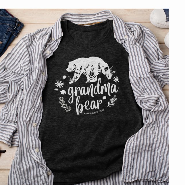 Cute Floral Grandma Bear | Gift for Grandma T-Shirt (Creator Uploaded)
