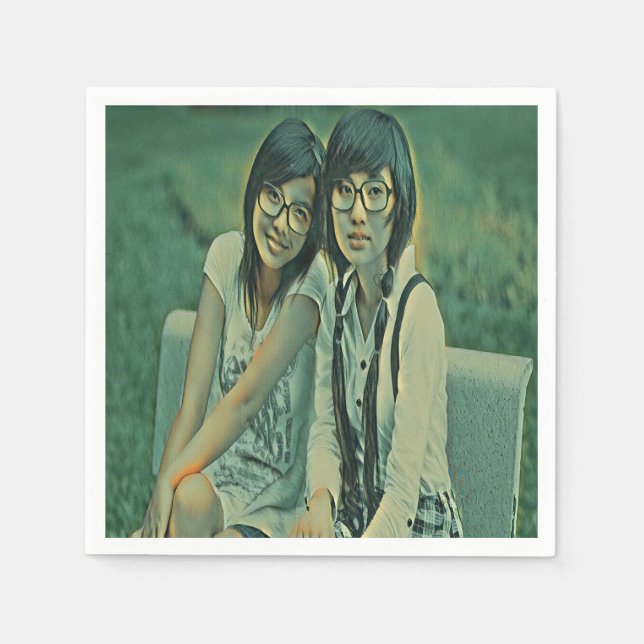 Cute friends sitting next to each other napkin (Front)