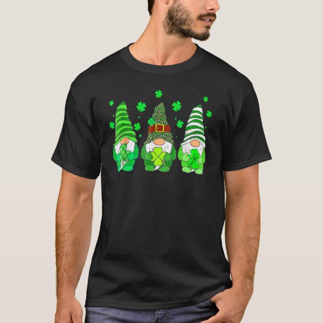 Cute Gnomes Holding Shamrock Leopard Plaid St Patr T-Shirt (Front)