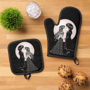 Cute Gothic Emo Kids Kiss Valentine's Day  Oven Mitt & Pot Holder Set
