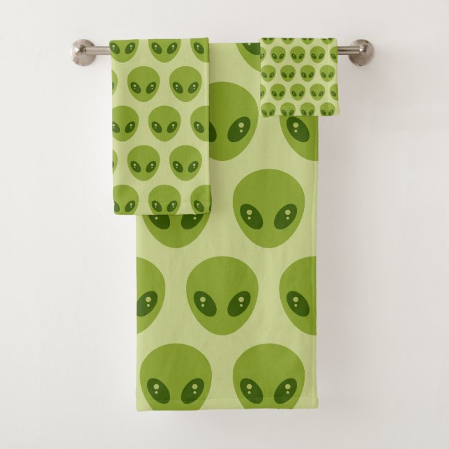 Cute Green Alien Heads Pattern Bath Towel Set (Insitu)