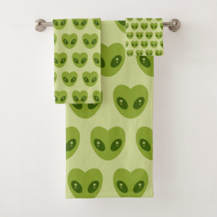 Cute Green Heart-Shaped Alien Head Pattern Bath Towel Set
